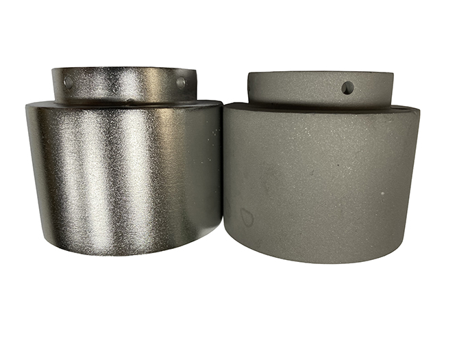 Comparison between sandblasting and polishing machines